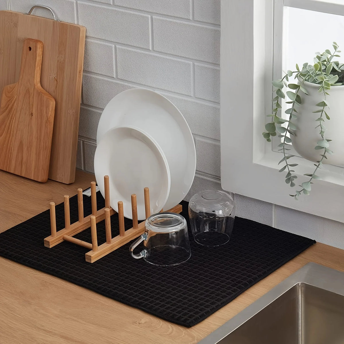 tapis cuisine gris blanc motif géométrique moderne assiettes verres couverts bol cuillère assaisonnement 50cm