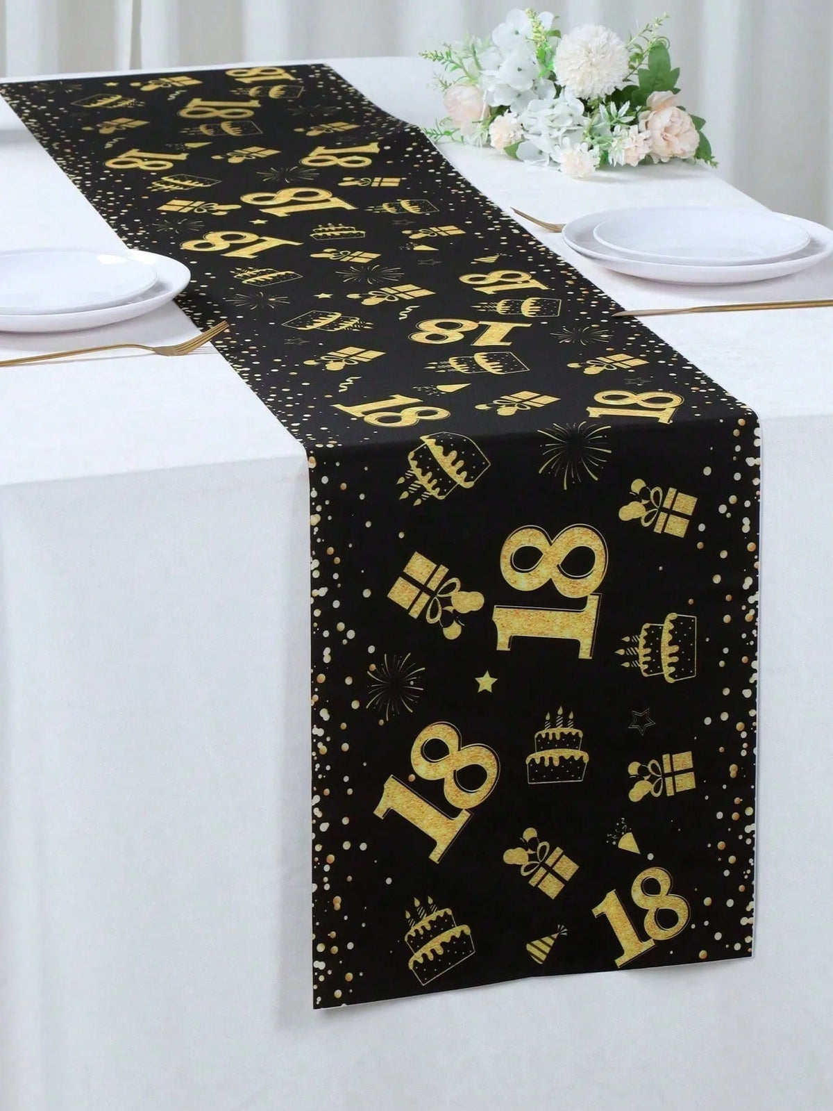 nappe rectangulaire noire or motifs anniversaire ballons gâteaux cadeaux festifs jetable festive