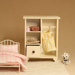 meuble miniature bois rose beige gris poupée rustique vêtements animaux