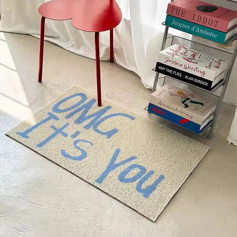 tapis d'entrée moderne lettres OMG It's You beige bleu anti slip extérieur couloir hall