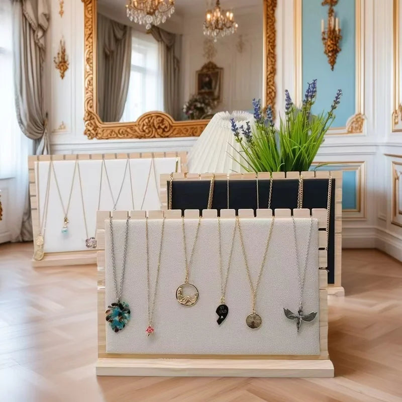 colliers exposants bois velours or argent bleu rose clips modernes minimalistes