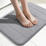 tapis bain gris clair rayures horizontales antidérapant mousse mémoire forme séchage rapide moderne salle