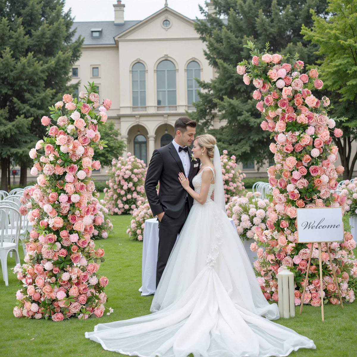 robe mariée élégante romantique ornée détails floraux satin blancOpaque Mannequin