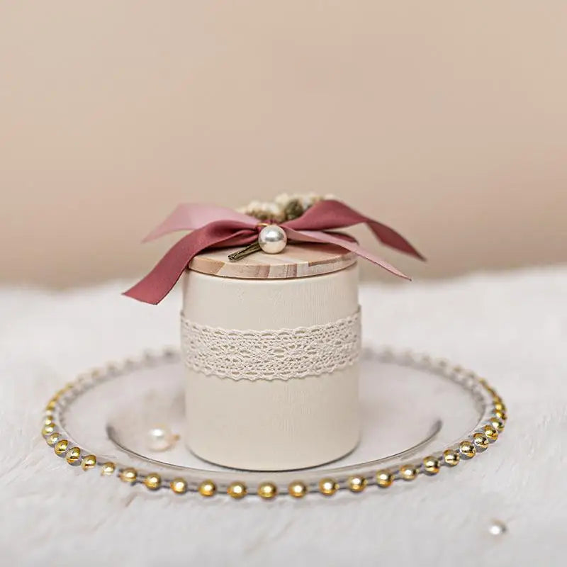 boîtes cadeaux mariage dentelle rubans satinés fleurs séchées nacrées élégantes romantiques blanc crème rose