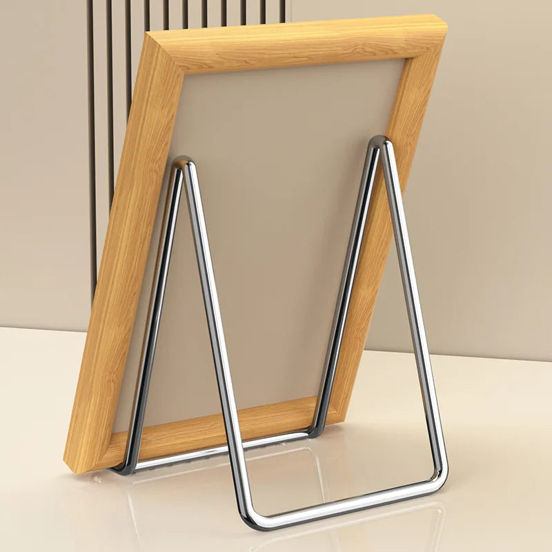 support d'affichage moderne minimaliste respectueux environnement noir blanc doré marron clair métal fer crochets