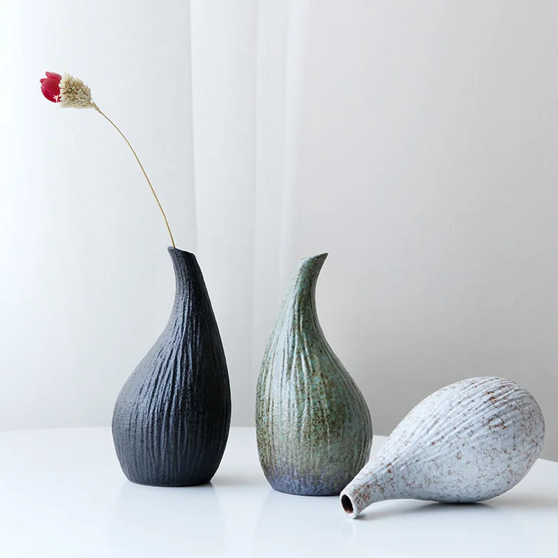 vases céramique moderne rayures horizontales opaques gris vert noirs