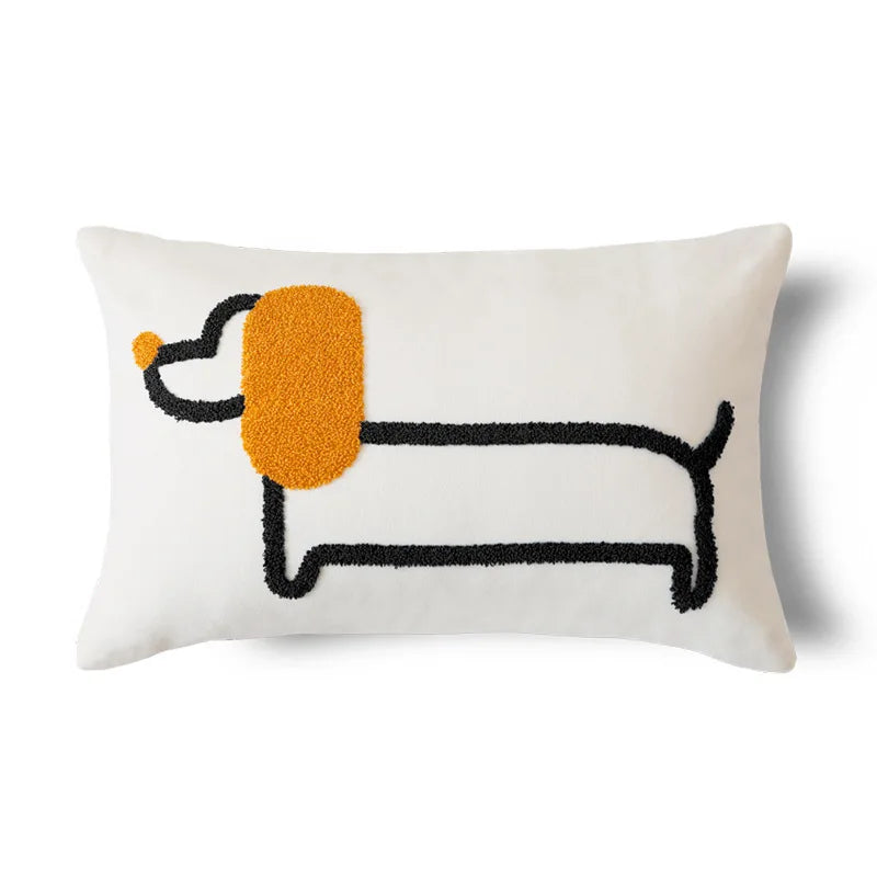 Coussin décoratif avec motif de chien saucisse de couleur orange et noire sur fond blanc.