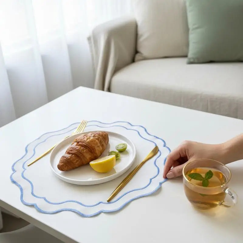 assiettes coton brodées moderne bordure ondulée blanc vert bleu élégantes cuisine