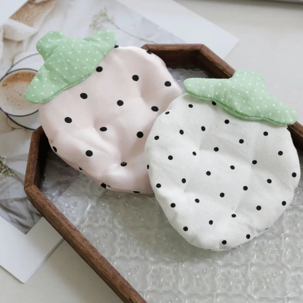 coussin protection tasse motif pois fraise kawaii rouge blanc vert clair décoratif polyester
