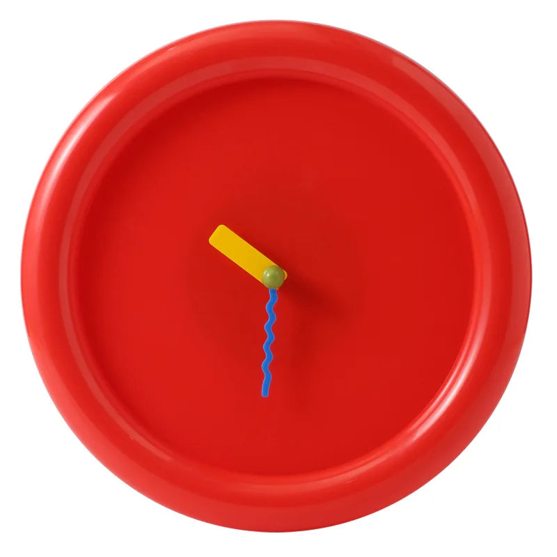 horloge murale moderne minimaliste bleu jaune rouge blanc ludique decoration intérieure aiguilles ondulées fixation
