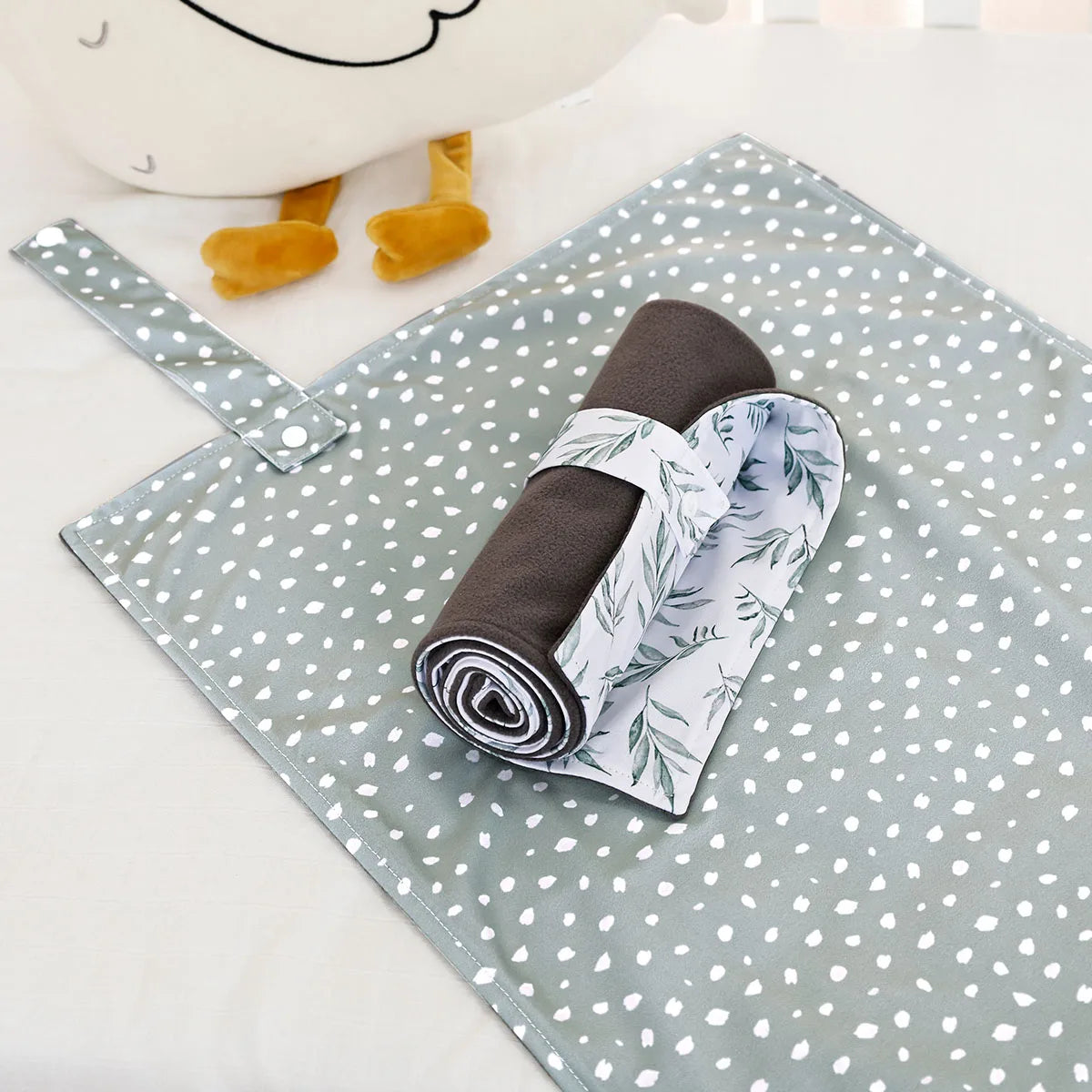 tapis changement bébé imprimé animaux blanc gris orange bleu moderne clips imperméable absorbant bambou