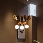 Suspension lumineuse contemporaine bois marron clair doré noir trois ampoules blanches salon restaurant chambre