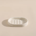 ensemble salle bain moderne brosse dents pot dentifrice distributeur savon blanc crème grain ciment