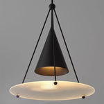suspension lumineuse moderne conique noir blanc doré diffuseur grille opacité minimaliste chaînes métalliques