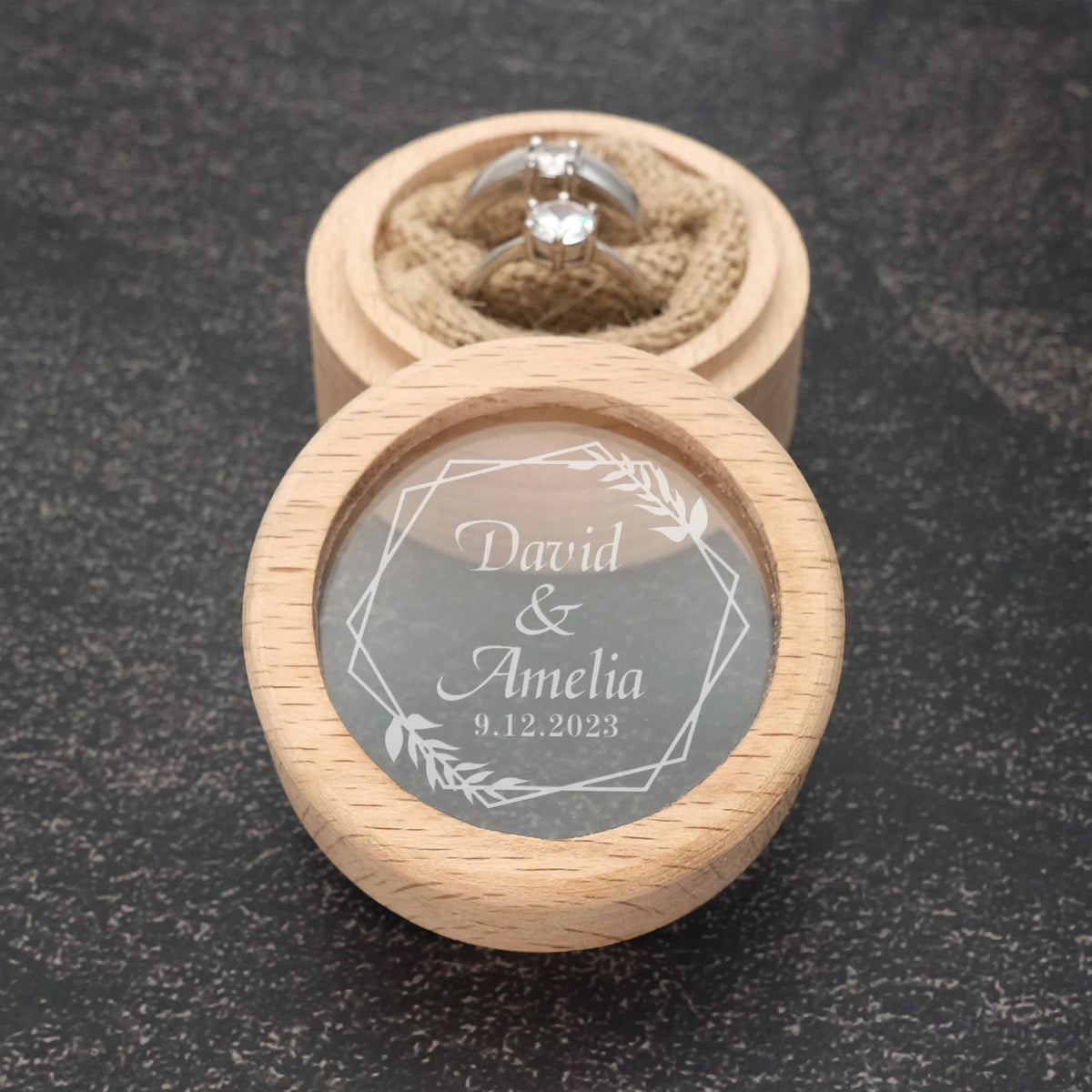 boîte bagues mariage bois clair gravure personnalisée tissu intérieur romantique lettres cœur anniversaire baptême