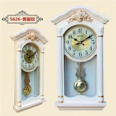 horloge murale classique blanche dorée motif floral ornemental secondaire vintage sophistiquée decoration florale