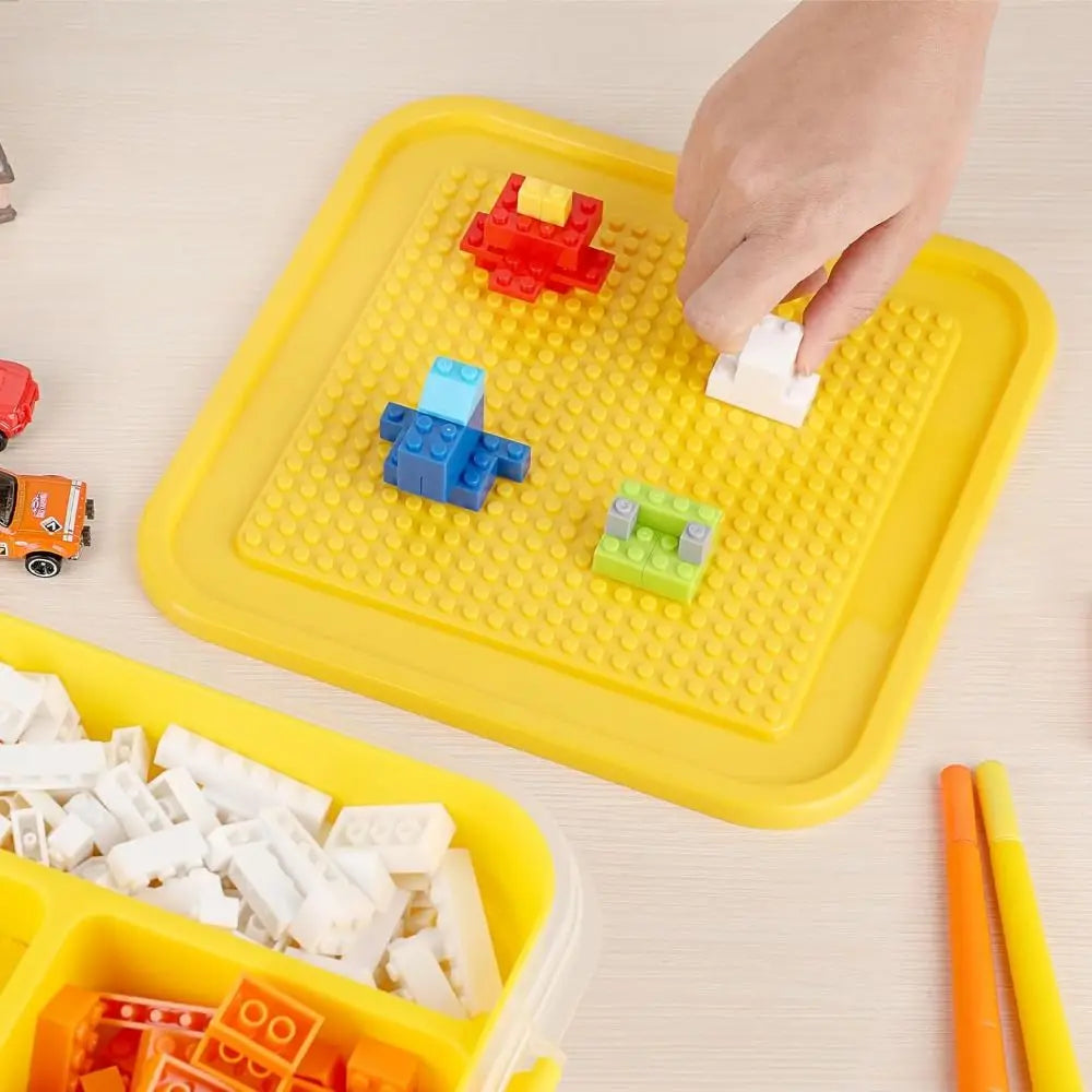 boîtes rangement jouets plastique rouge bleu jaune vert modernes compartiments internes couvercle pratique