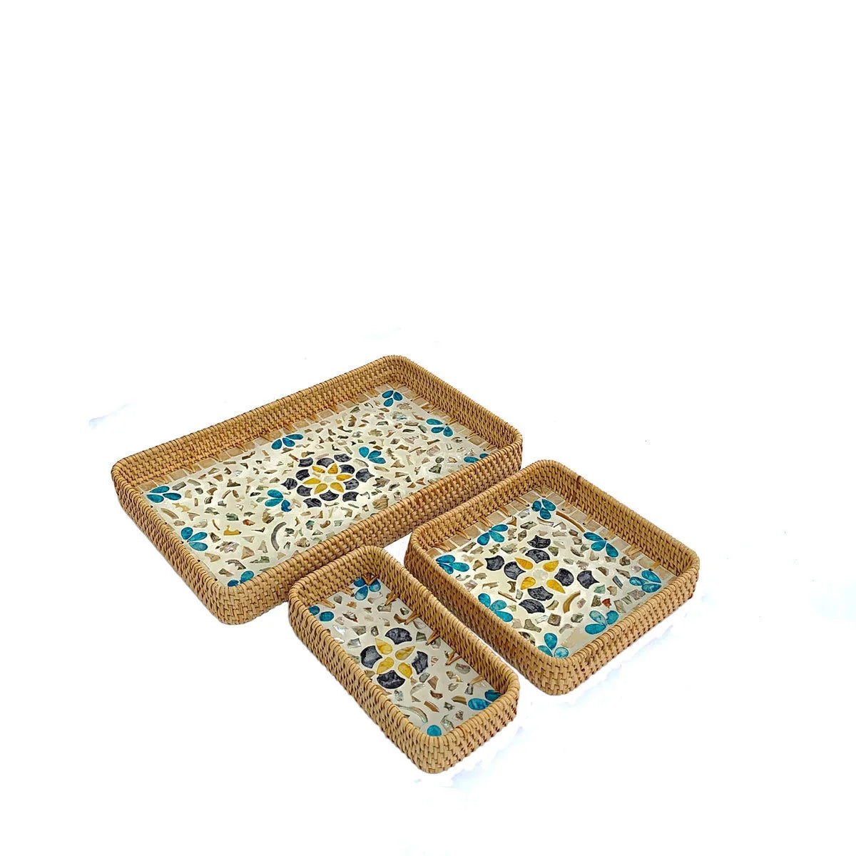 ensemble assiettes décoratives rotin motifs floraux boho rustique beige vert bleu blanc