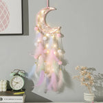 attrape rêves boho plumes pompons lune étoile motif chat violet rose pastel