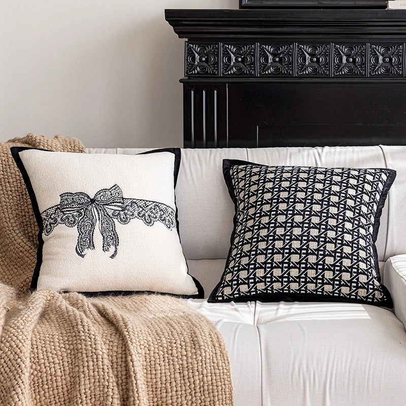taies d'oreillers élégantes polyester chenille motif dentelle 45x45cm blanc noir decoration maison hospitalière