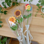 bouquet fleurs tricotées rouge jaune rose vert blanc anniversaire mariage décoration intérieure artisanal creative