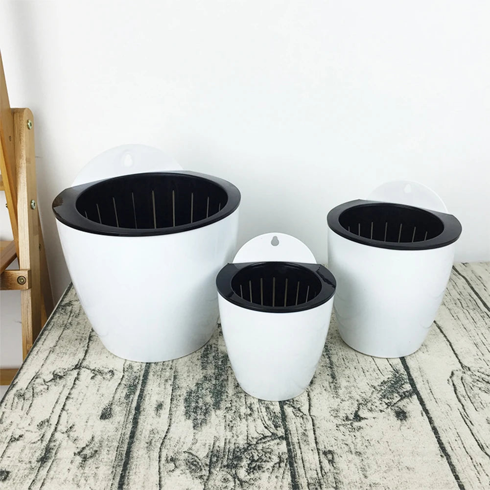 pots fleurs suspendus moderne blanc noir lisses plante verte pot plastique terreau accrochage mur