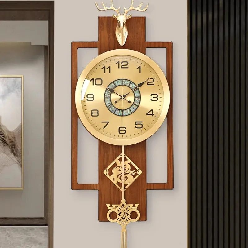 horloge murale bois or marron art déco motifs dorés cadran large salon chambre