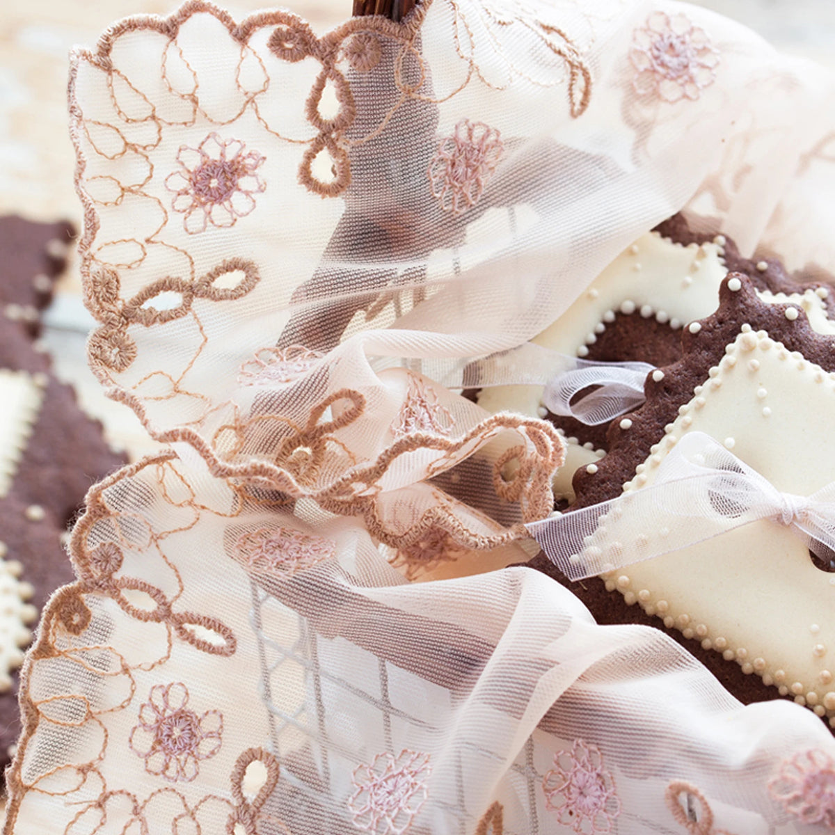 serviettes table vintage noires broderie florale dentelle réutilisables maison mariage