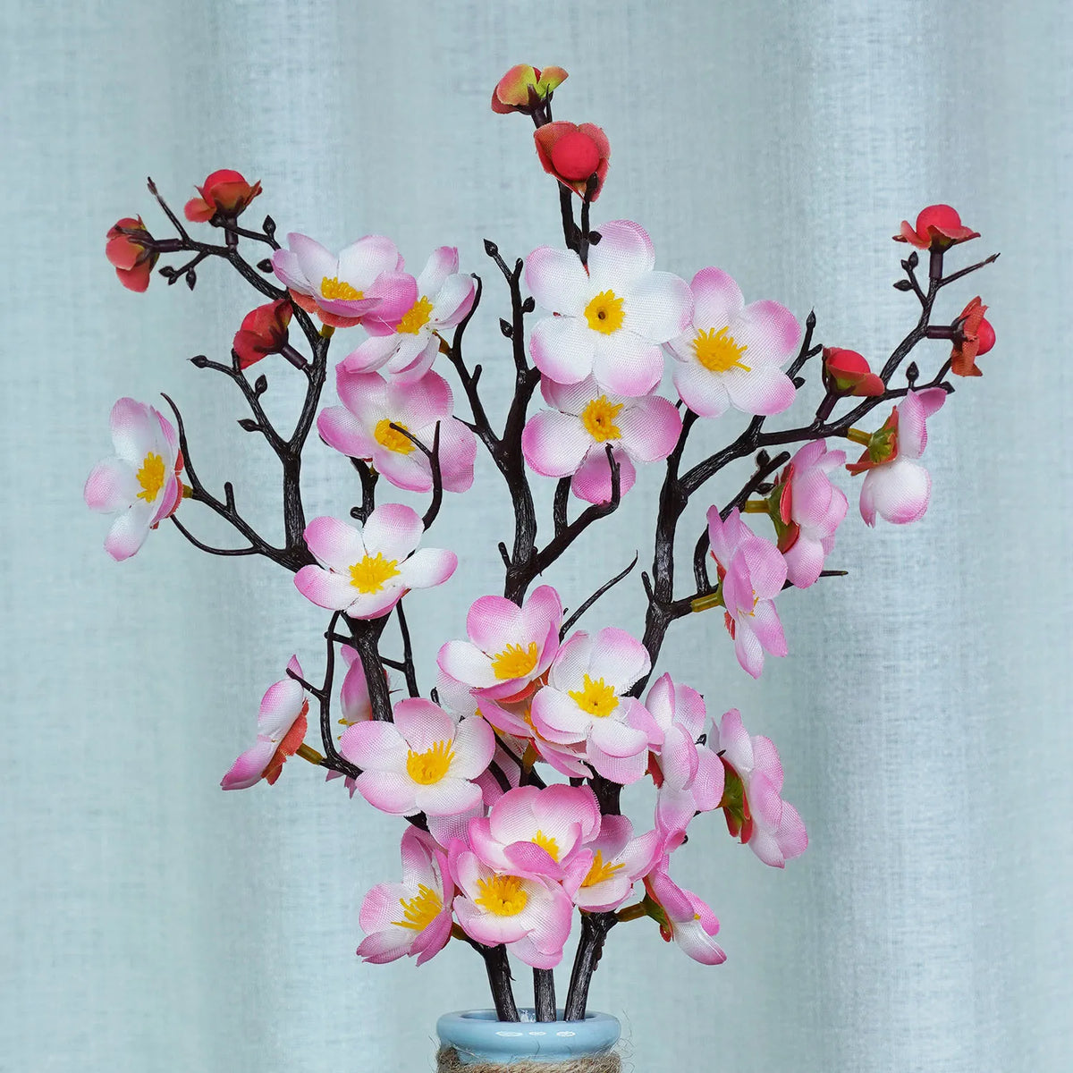 décoration intérieure branche artificielle fleurs simples couleur rouge blanc rose jaune naturel minimaliste