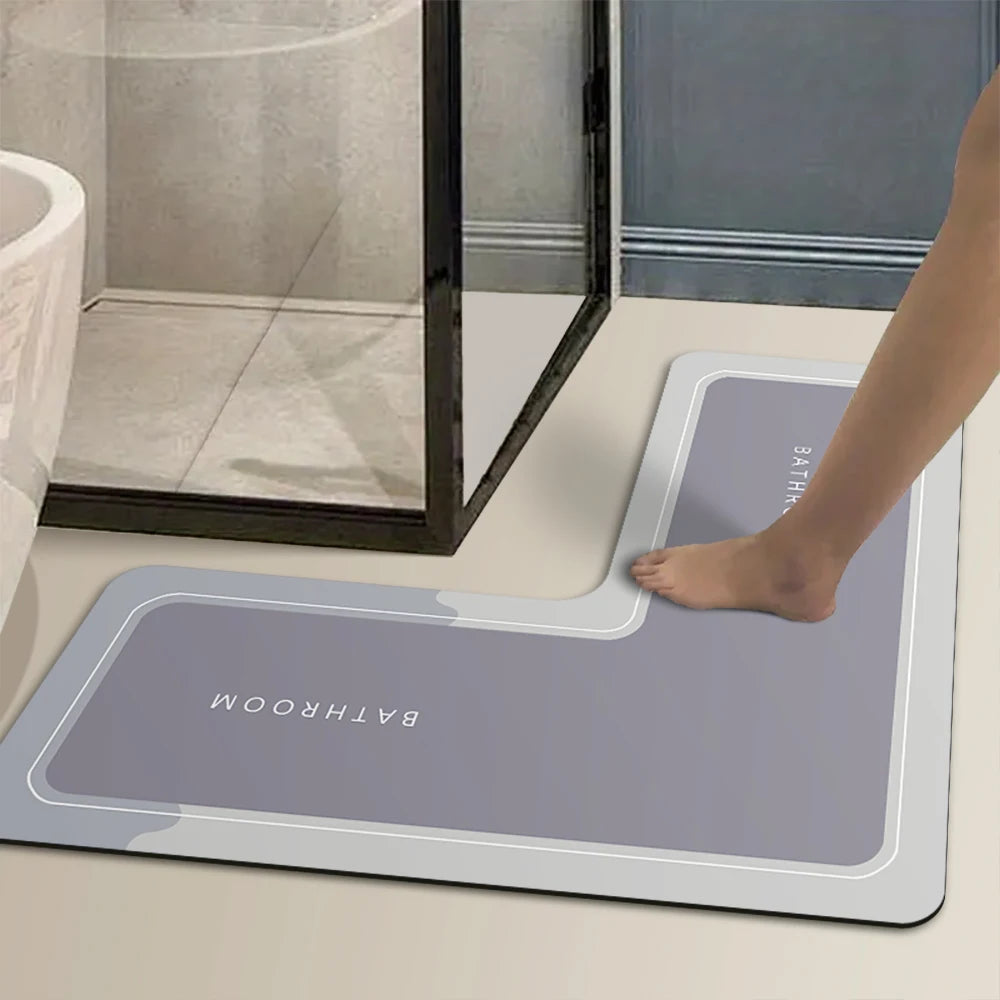 tapis antidérapant moderne minimaliste motif pieds salle bain bleu foncé gris blanc absorbant