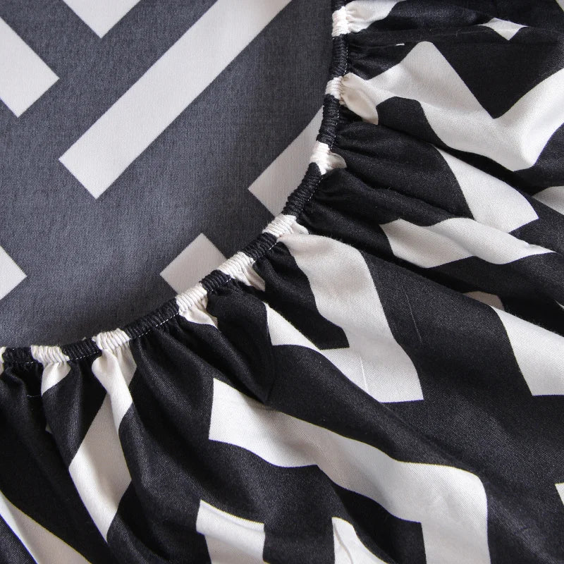 ensemble literie moderne noir blanc motif géométrique drap housse couette deux taies oreillers bord