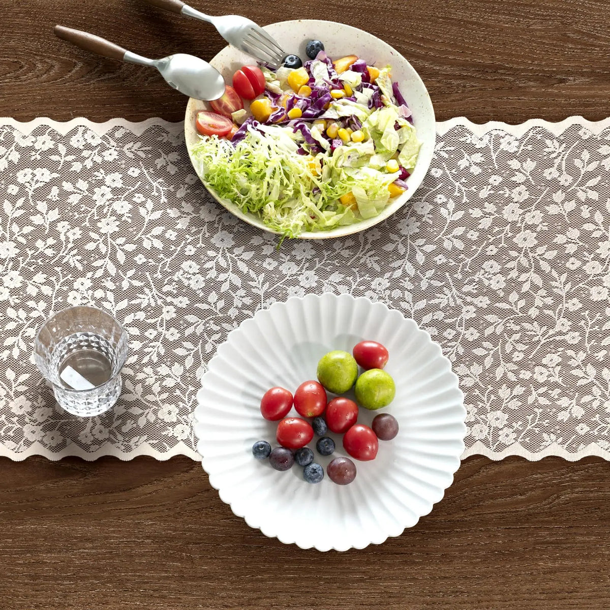 chemin table blanc broderie florale classique décoration table mariage maison rustique