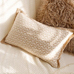 housse coussin décorative motif floral beige marron texture douce canapé lit salon moderne élégant
