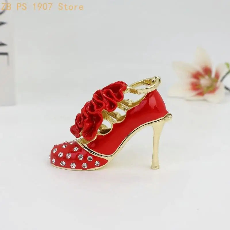 boîte rangement bijoux talons hauts rouge fleurs strass chic élégant anneau métal opaques