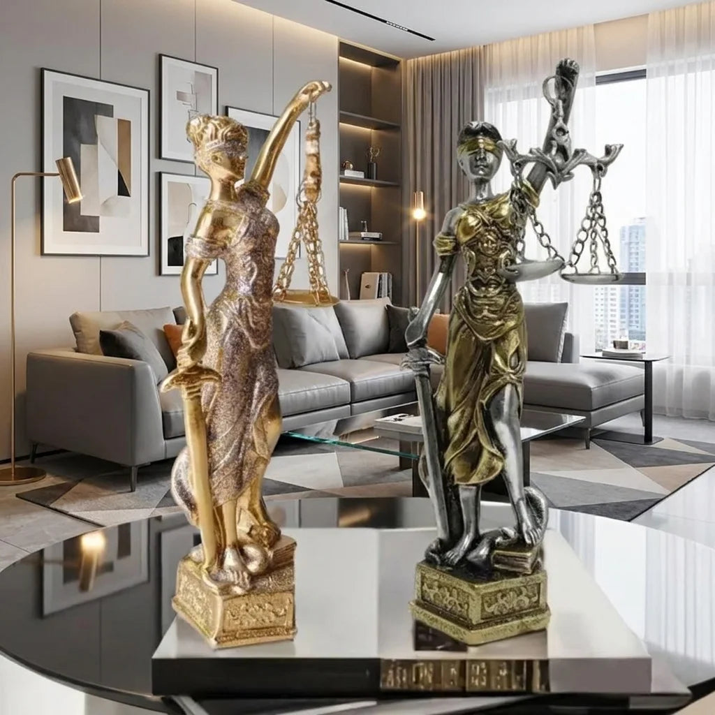 statue déesse justice résine or argent détails sculpturaux classique décoration chambre salon
