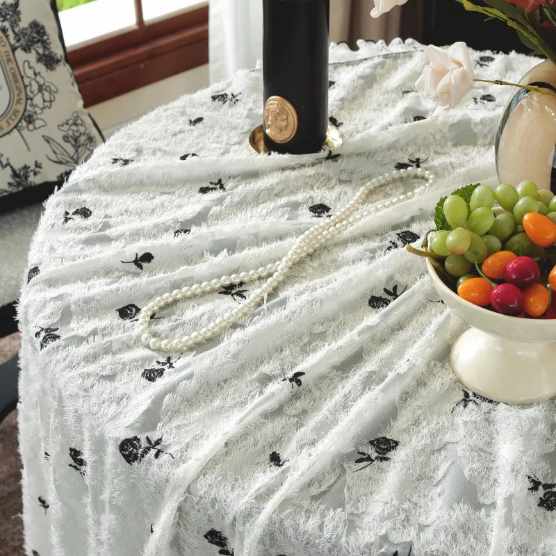nappe table dentelle roses noires classique blanc decoration mariage romantique fleur table bassereuse