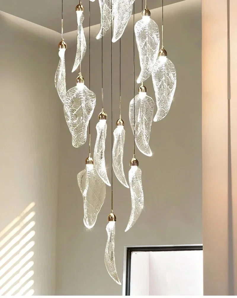 lustre suspension moderne escalier feuilles acrylique transparent doré luminaire luxe salon