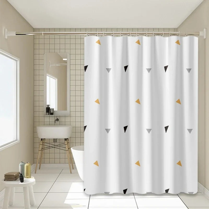 rideau douche moderne motif triangles blancs jaunes imperméable peva opaque anneaux fixations