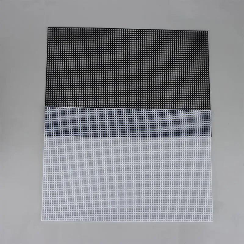 grille perforée moderne noir blanc plastique travaux manuels couture broderie tissage
