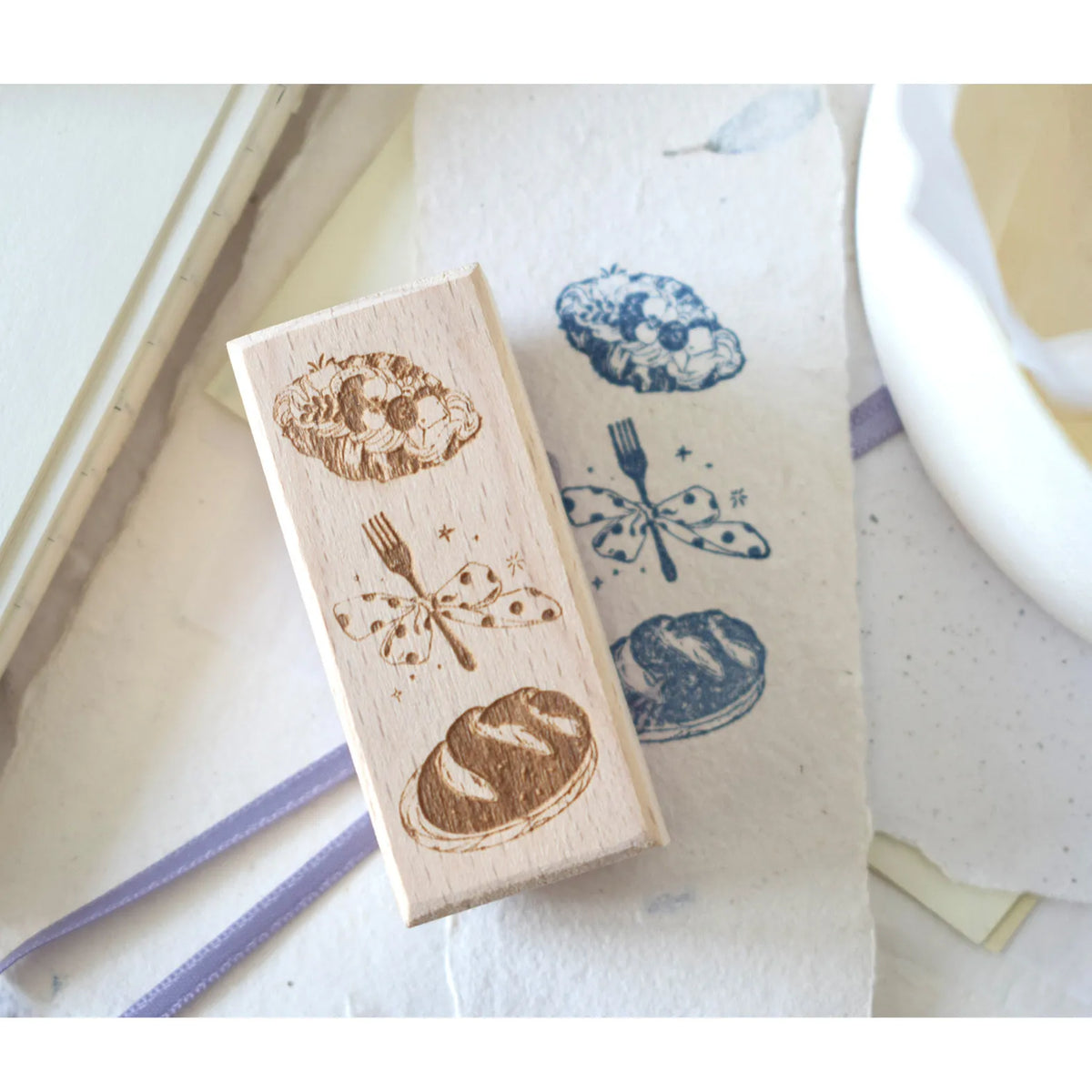 tampons bois naturels motifs gâteaux bonbons artisanal scrapbooking étiquettes journalisation decorative
