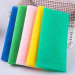 gants massage peau exfoliation tissu texture moderne bleu rose vibrant absorption rapide