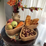 panier rotin marron clair tissage fin moderne rangement cuisine fruits assiettes thé livres