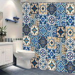 rideau douche vintage ethnique bleu blanc patchwork motifs géométriques opacité anneaux métalliques