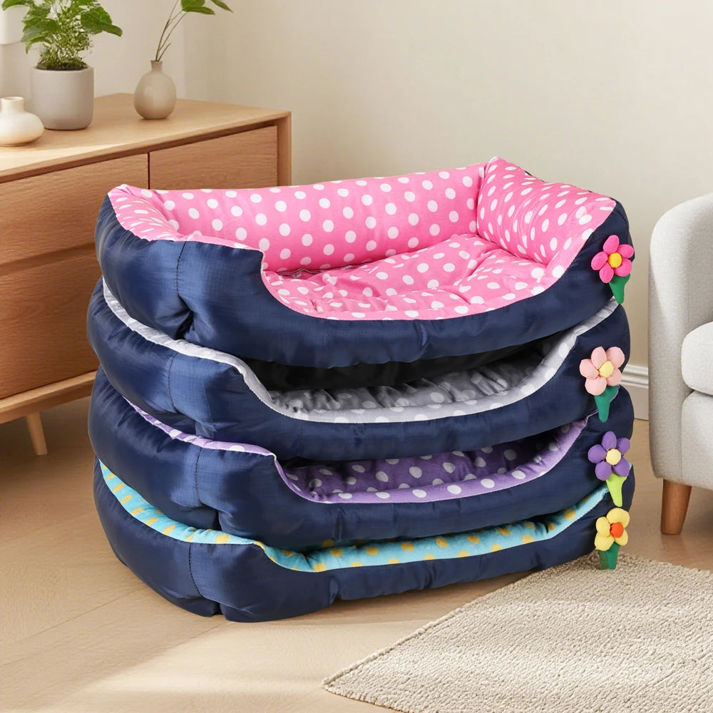 lit chien rose points blancs bleu marine points jaunes confortable moderne