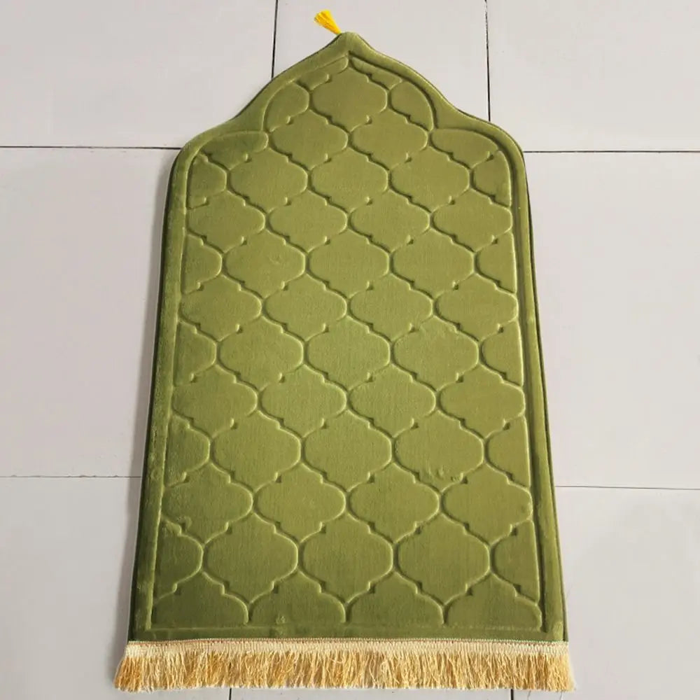 tapis géométrique moderne élégant vert clair bleu marine rouge rose gris clair franges dorées