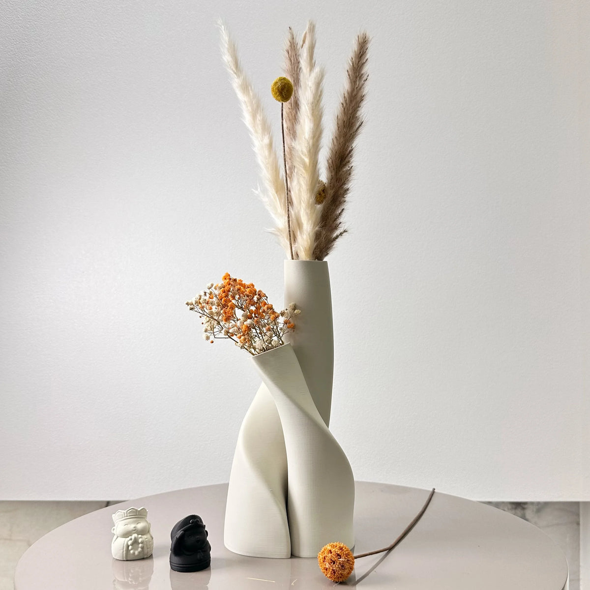 Vases modernes fluide blanc orange marron noir vert fleurs séchées bouquet contemporains