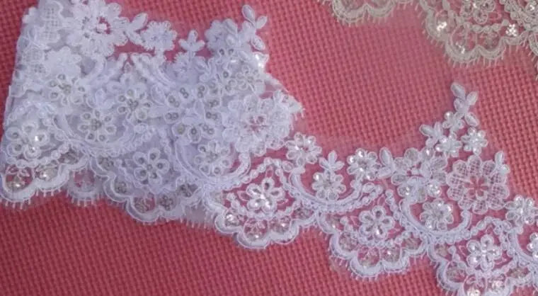 tissu dentelle fleur paillettes blanc rose beige vert mariage translucent brodé polyester 11.5cm