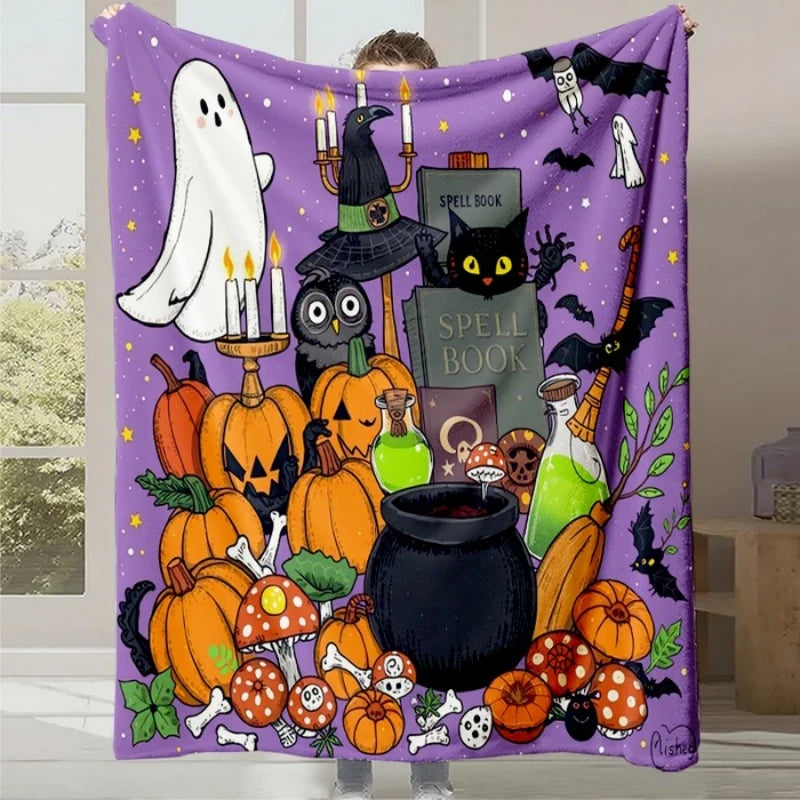 Illustration effrayante mais amusante de décorations de Halloween, avec des citrouilles, chauves-souris, chats noirs, un chaudron, des potions et des champignons dans des couleurs vives sur un fond violet parsemé d'étoiles.