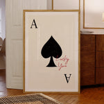 affiche minimaliste poker lucky you as piques beige noir rouge cadre métal salon chambre