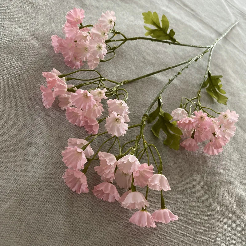 bouquet artificiel violet rose blanc feuilles vertes naturel extérieur décoration maison festive anniversaire mariage